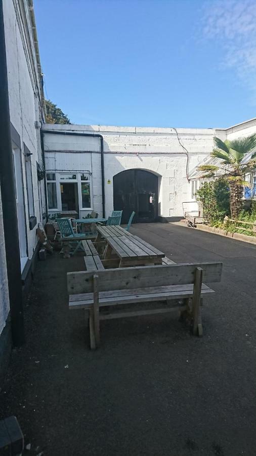 Fsc Dale Fort Hostel Екстериор снимка